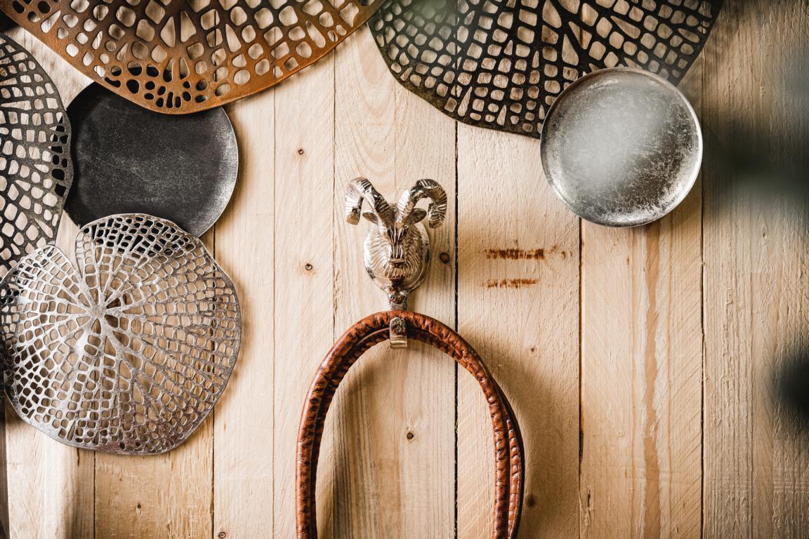 Haken / Wandhaken Widder aus Metall in der Farbe Silber